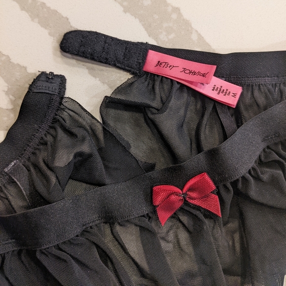 LAST CHANCE Betsey Johnson Garter - Picture 2 of 2